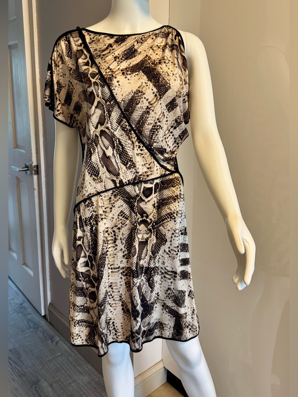 Snake Print Short Sleeve Dress in Black and Cream size XXS